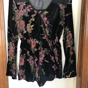 Floral velvet long sleeve romper